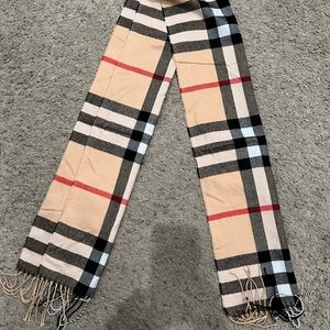 Brand New Never Used Giant Icon Checked Scarf